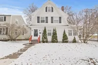 3-Bedroom Private Home with Game Room, Fully Fenced, Near Lake Ontario Shoreline