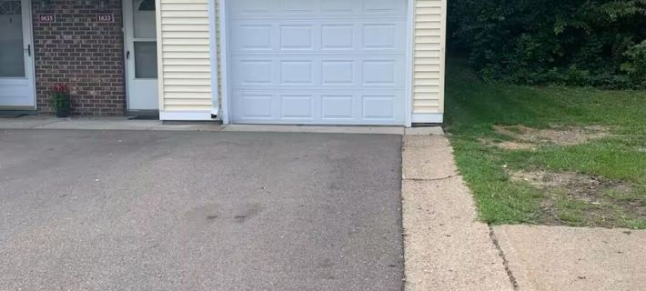 3-bedroom townhome in Eagan MN close to the Mall of America, and  MSP Airport. Hotels in Eagan
