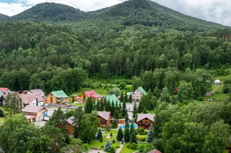 Usadba Sarzhevskih Hotel Отели рядом с достопримечательностью «Дом Перевертыш»