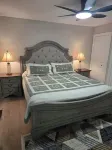 Fully renovated private & cozy 3 bdr cottage with hot tub close to Warren Dunes