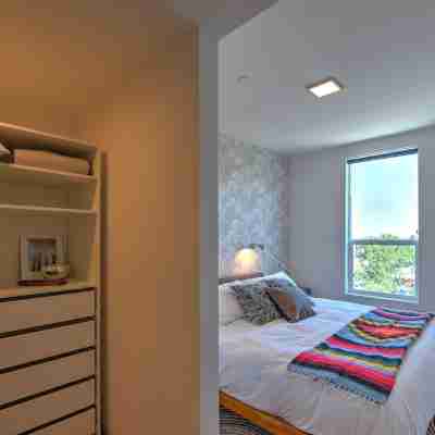 Easy Access to all things Bozeman - with indoor parking! Rooms