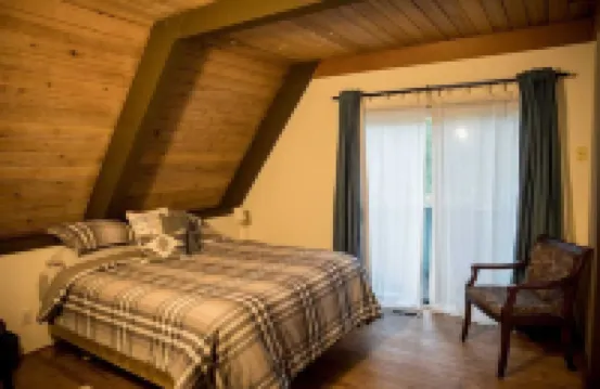 Beautiful, Cozy, Riverfront A-Frame Cabin+Hot tub