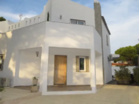 Luxury Villa with Private pool walking distance to beach and Marina!
