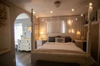 Bright & Cozy Cottage- Serene Artist’s Home Hotels in Lafayette