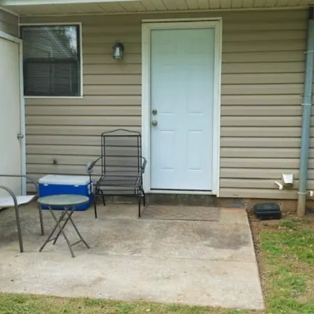 Cute 2 bedroom/2 bathrooms home