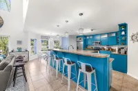 7BD, Heated Pool&Spa, Walk to Beach, PutPut, Golf Cart, 10 min. to Downtown!
