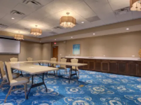 แฮมป์ตัน อินน์แอนด์สวีทส์ แทมปา ย่านบุชการ์เด้นส์ โรงแรมในแทมปา