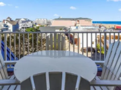 Belmont Towers 409 HUGE BALCONY, Boardwalk, Pool, Gym, Sauna, Ocean & Bay Views!