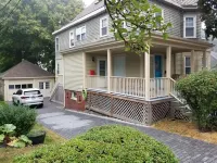 Bright and Fresh Back Cove4 Bedroom, Sleeps 8. Airmatress for additional 2.