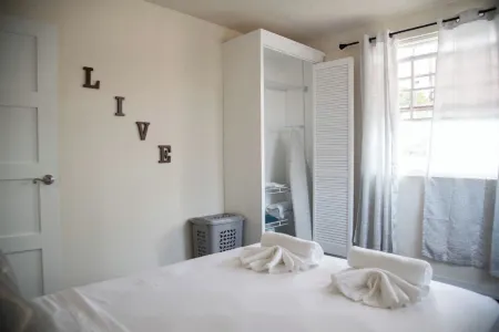 A Relaxing Retreat a Few Steps from the Sun-Soaked Dover Beach and the Vibrant S Отели в г. Dover