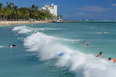 Remodeled 1Br Near Waikiki Beach with Free Parking!