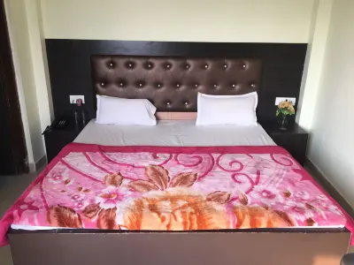 Hotel Mangalam Palace - Lucknow Airport فنادق في Sarai Sahjadi