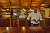 Island Safari Lodge - bars