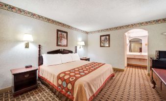Super 8 by Wyndham Dallas South