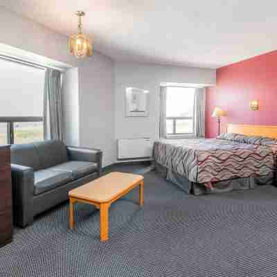 Super 8 by Wyndham Mt Hope Hamilton Intl Arpt on Rooms