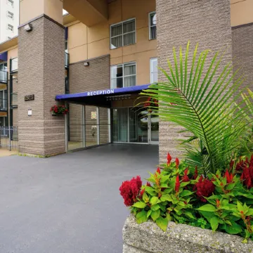 Hôtel Lindbergh Отели рядом с достопримечательностью «Торговый центр Laurier Québec»