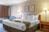 Quality Inn فنادق في Shenango Township