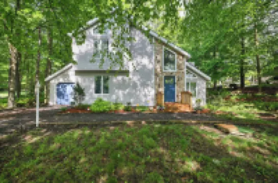 Winter Adventures Pocono Escape w/Fire Pit & Arcade Games - Sleeps 8 Guest