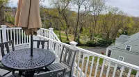 Tranquil Modern Upstairs Apt. Walk to Restaurants & Beach!