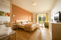 Hotel Staribacher Südsteiermark Hotels near Die groesste Traube der Welt am Eory-Kogel
