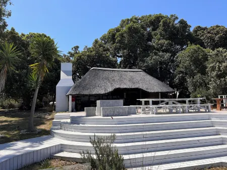 The Whaling Station Guesthouse Отели в г. Кеурбоомстран