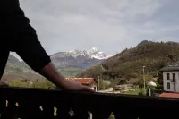 Chalet les Myrtilles Hotels in Albertville