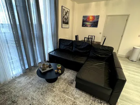 Cozy Bracknell Apartment with Modern Amenities Отели в г. Бракнелл