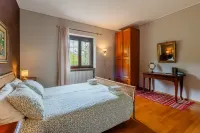 Panorama Villa Nestled Among the Vineyards Langhe Hotels in Neive