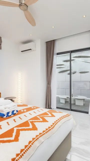 ลักซ์ชัวรี่วิลล่า, วิวสระว่ายน้ำ