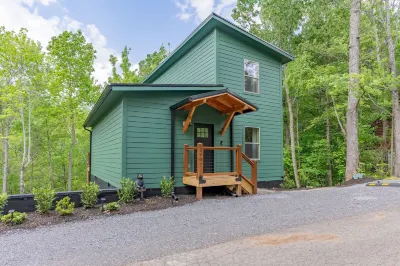 2 Brand New Cabins for Family Retreat!!