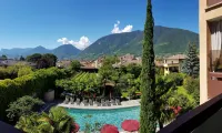 Hotel Gartenresidence Zea Curtis فنادق في ميرانو