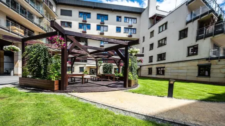 A11 Apartments & SPA Dermique Отели рядом с достопримечательностью «Adam Mickiewicz statue»