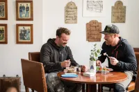 Livgrenadjärmässen Hotell-Fest-Konferens - พร้อมอาหารเช้า