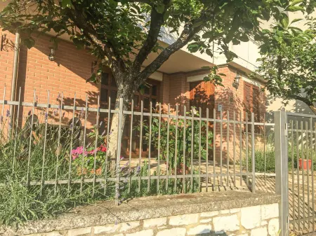 B&B Villa Sophie Отели рядом с достопримечательностью «Duomo di San Rufino»