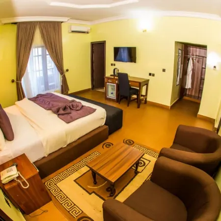 Nandas Hotel