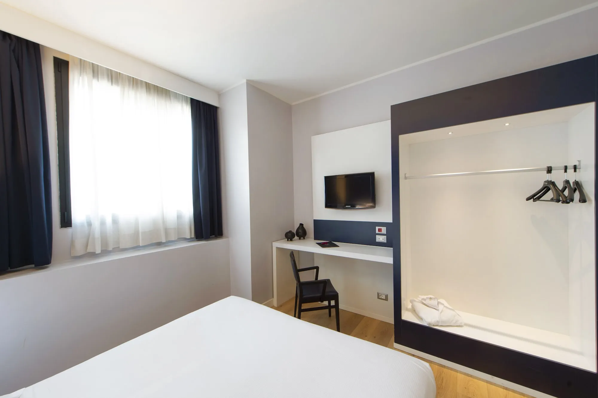 Neo Hotel Rooms Photos