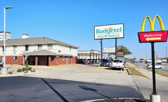 Budgetel Inn & Suites