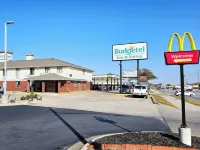 Budgetel Inn & Suites