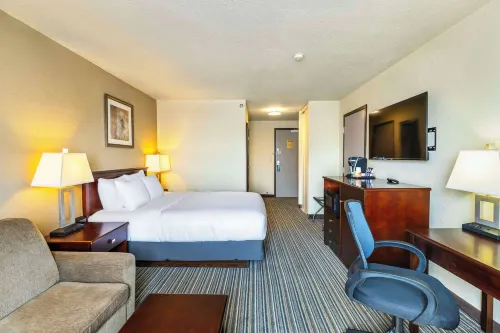 Quality Inn & Suites Yorkton Hotels in Yorkton
