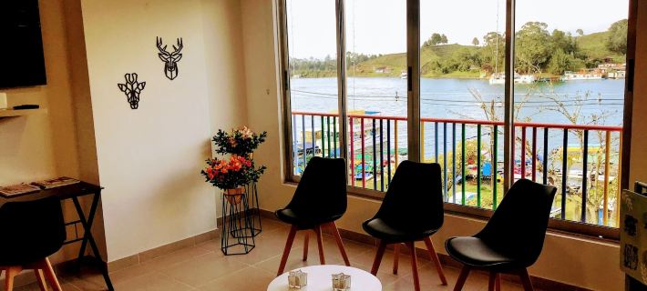 Aptos y Apartaestudios frente al Malecón y el Embalse, Zona Gastronómica Ξενοδοχεία στην πόλη Guatape