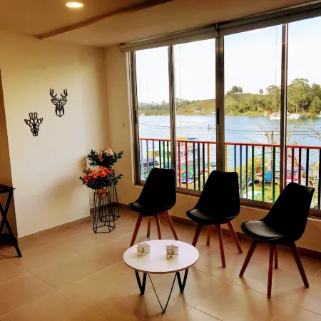 Aptos y Apartaestudios frente al Malecón y el Embalse, Zona Gastronómica