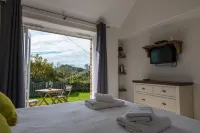The Dairy - Luxury Cottage, Hot Tub and Summer House, Countryside Views, Pet Friendly Hotels in Narberth