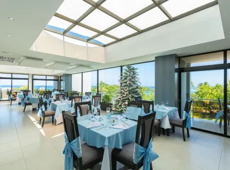 Skylight Suites Restaurant Bar