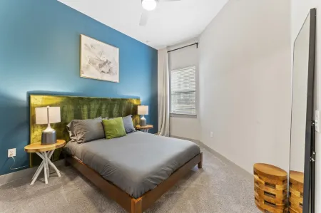 Tranquil 1Br King Suite Close to Downtown w Fast Wifi