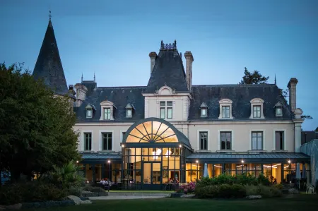 Hotel Château de la Barbinière Отели в г. Молеон