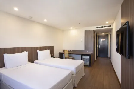 Windsor Tower Hotel Отели рядом с достопримечательностью «Metropolitan»