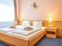 Strandhotel Burgstaller Hotels in Villach-Land