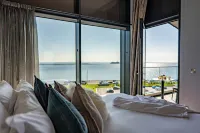 Shoreline Apartments Hotels in Knockanavoddy