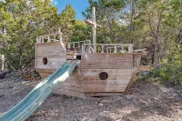 Gorgeous Home with Hot Tub 5Min from the River Hoteles en New Braunfels
