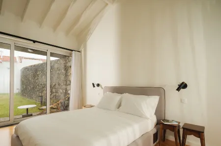 Entre Muros - Turismo Rural - Casa Com Jardim e Acesso Direto ao Mar Отели в г. Кальеташ